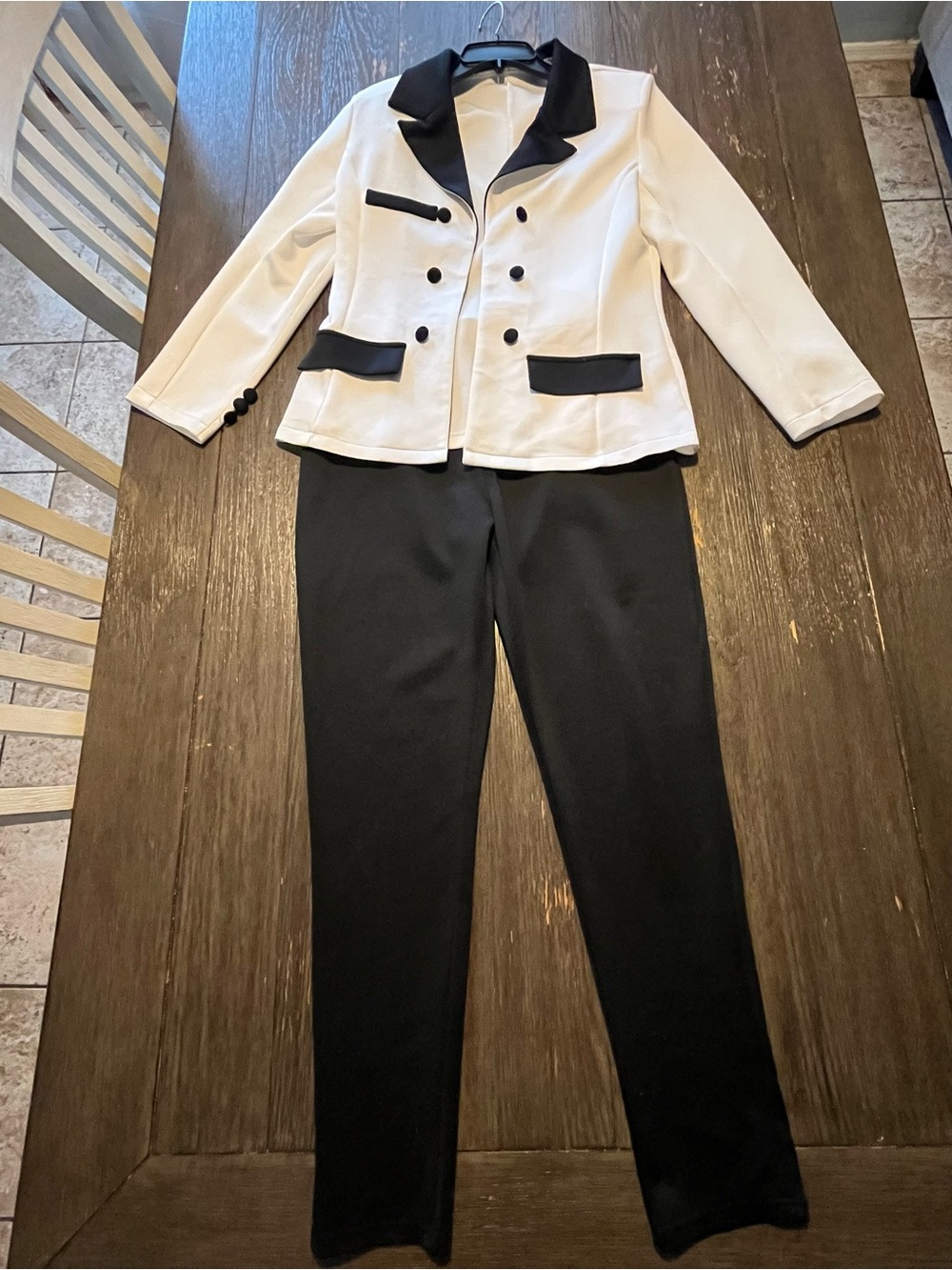 Classic Black & White Two-Piece Women's Pant Suit
